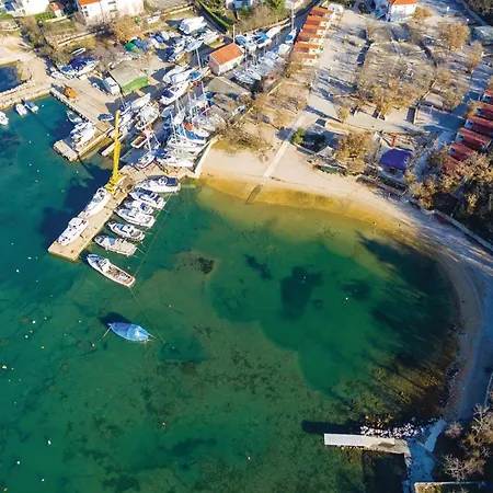 Amazing Apartment In Malinska With House Sea View Daire *