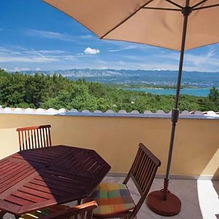 Amazing Apartment In Malinska With House Sea View Daire
