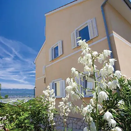 Daire Amazing Apartment In Malinska With House Sea View Malinska