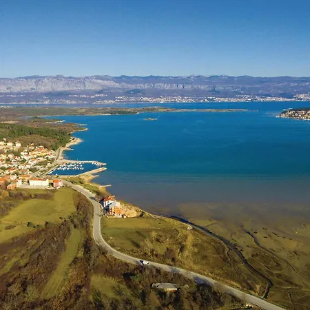 Daire Amazing Apartment In Malinska With House Sea View *