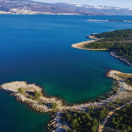 Daire Amazing Apartment In Malinska With House Sea View *