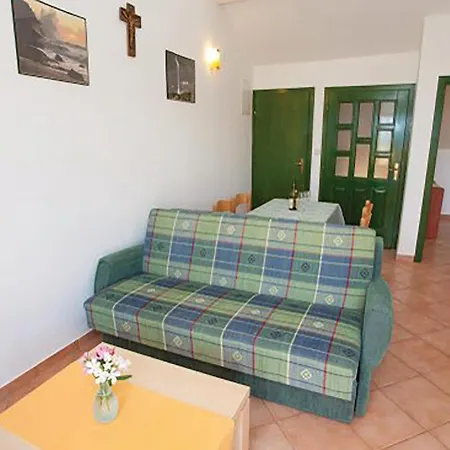 Amazing Apartment In Malinska With House Sea View Daire